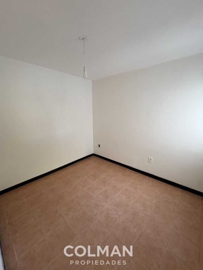 Apartamento ID.430 - Venta Pocitos- 1 dormitorio contrafrente - Garage. 