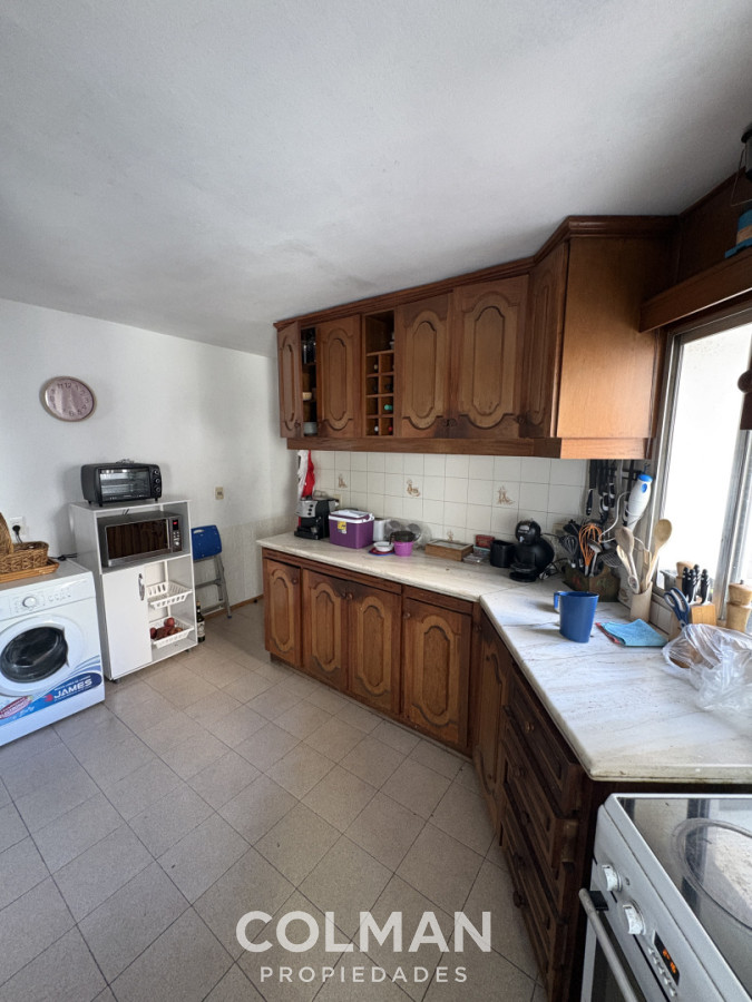 Apartamento ID.427 - Apartamento en venta en Pocitos - 3 dormitorios + servicio | Garaje | Terraza al frente | Muy luminoso