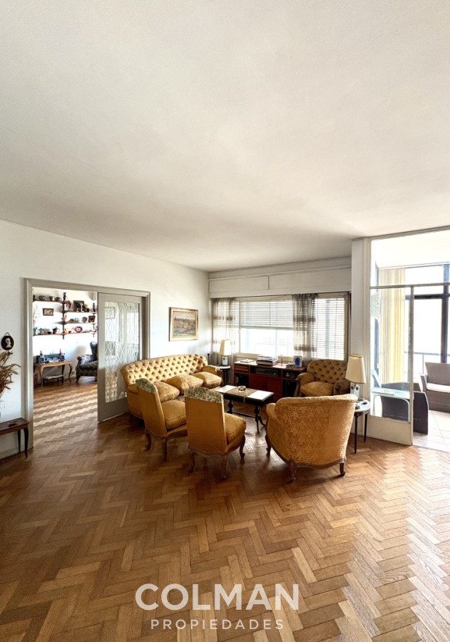 Apartamento ID.433 - Venta Rambla Punta Carretas-  3 Dormitorios mas servicio- Estufa leña- Garage Box- 