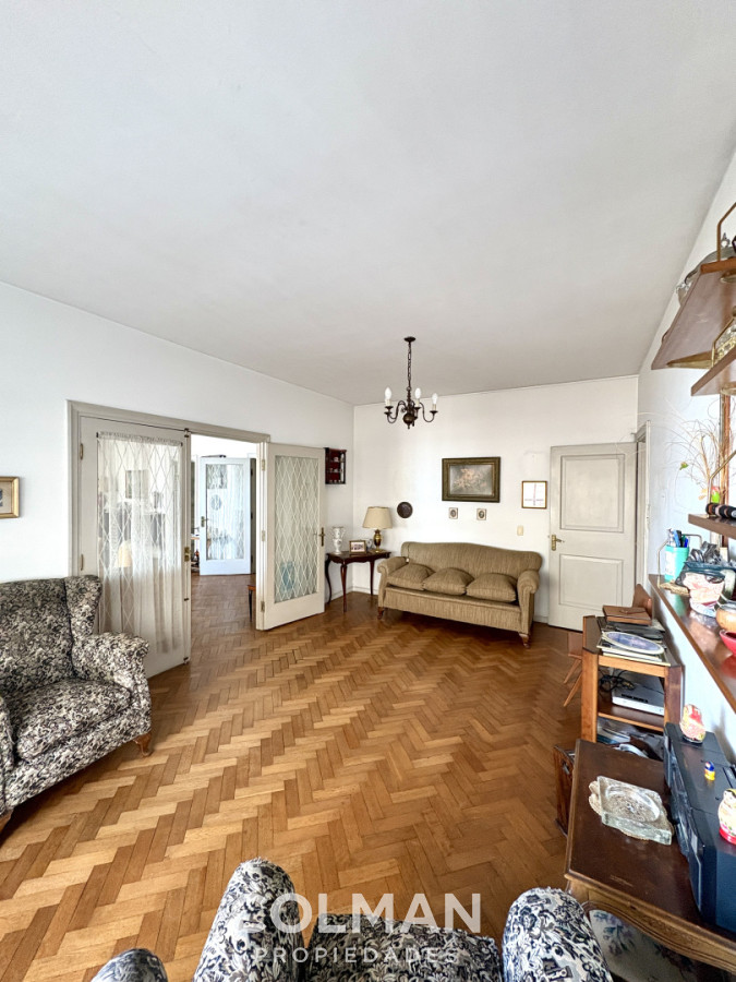 Apartamento ID.433 - Venta Rambla Punta Carretas-  3 Dormitorios mas servicio- Estufa leña- Garage Box- 