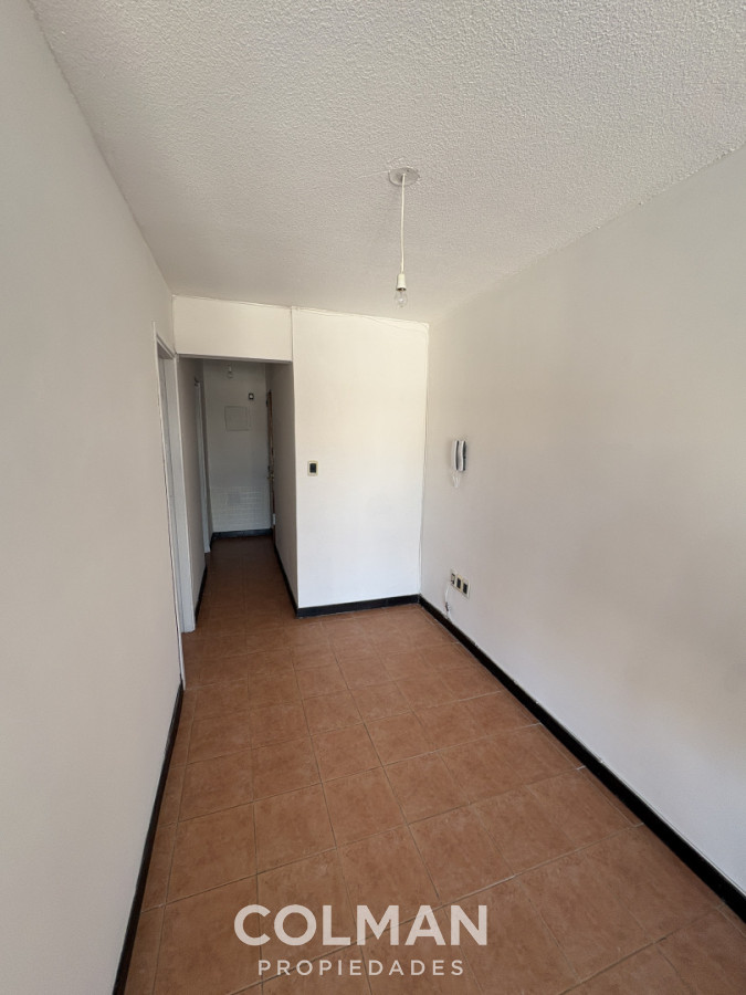 Apartamento ID.430 - Venta Pocitos- 1 dormitorio contrafrente - Garage. 