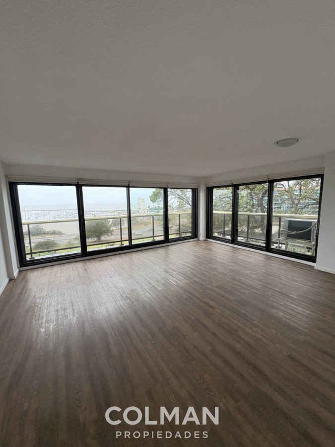 Apartamento ID.434 - Alquiler Puerto del Buceo- 4 dormitorios- Garage. 