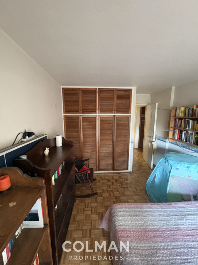 Apartamento ID.427 - Apartamento en venta en Pocitos - 3 dormitorios + servicio | Garaje | Terraza al frente | Muy luminoso