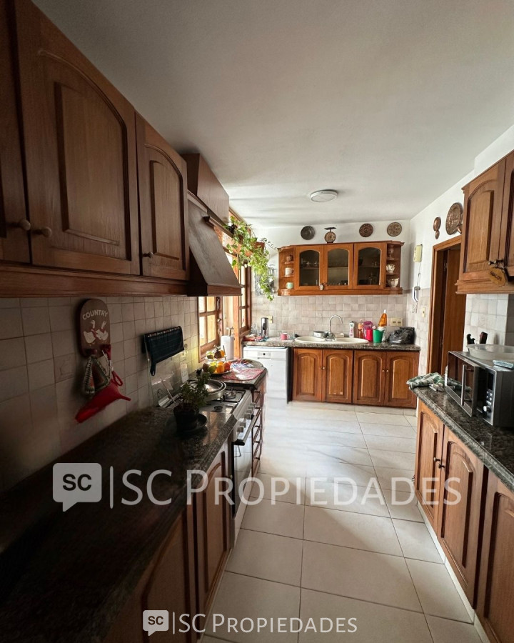 Apartamento ID.402 - Venta apartamento en Pocitos, 4 dormitorios, garage fijo.