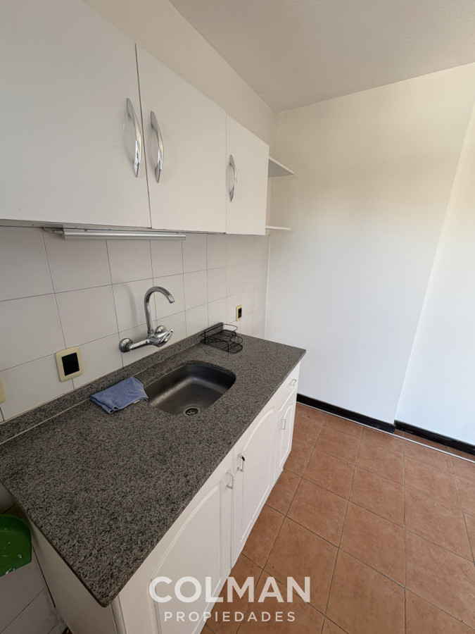 Apartamento ID.430 - Venta Pocitos- 1 dormitorio contrafrente - Garage. 