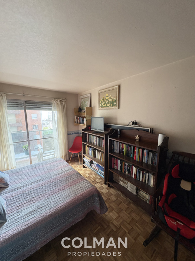 Apartamento ID.427 - Apartamento en venta en Pocitos - 3 dormitorios + servicio | Garaje | Terraza al frente | Muy luminoso