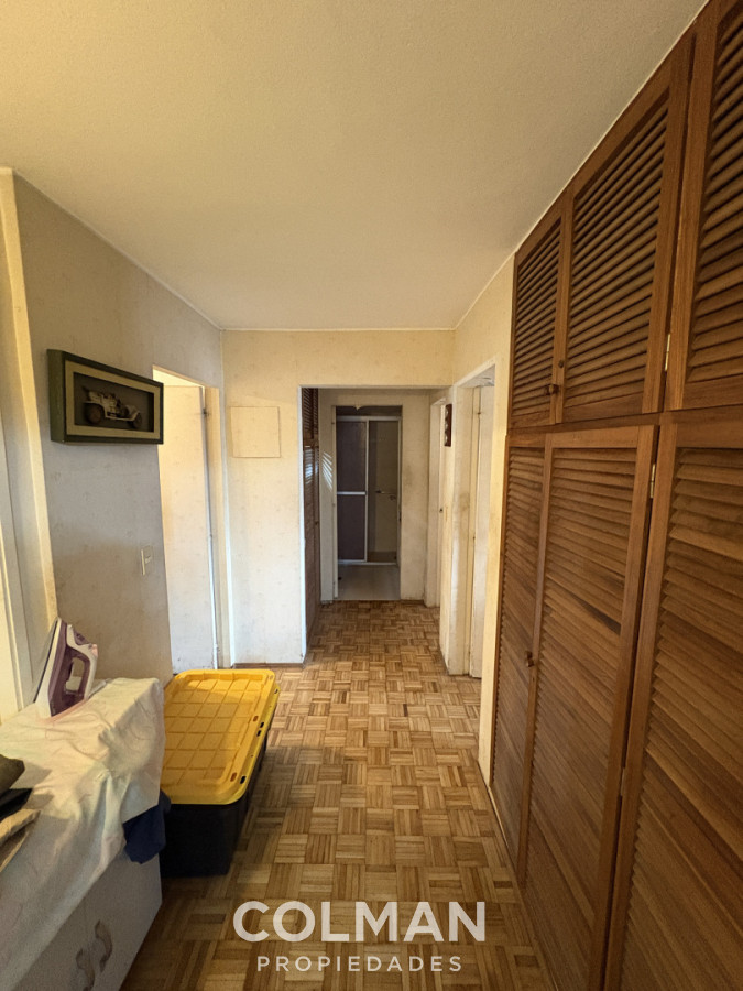 Apartamento ID.427 - Apartamento en venta en Pocitos - 3 dormitorios + servicio | Garaje | Terraza al frente | Muy luminoso