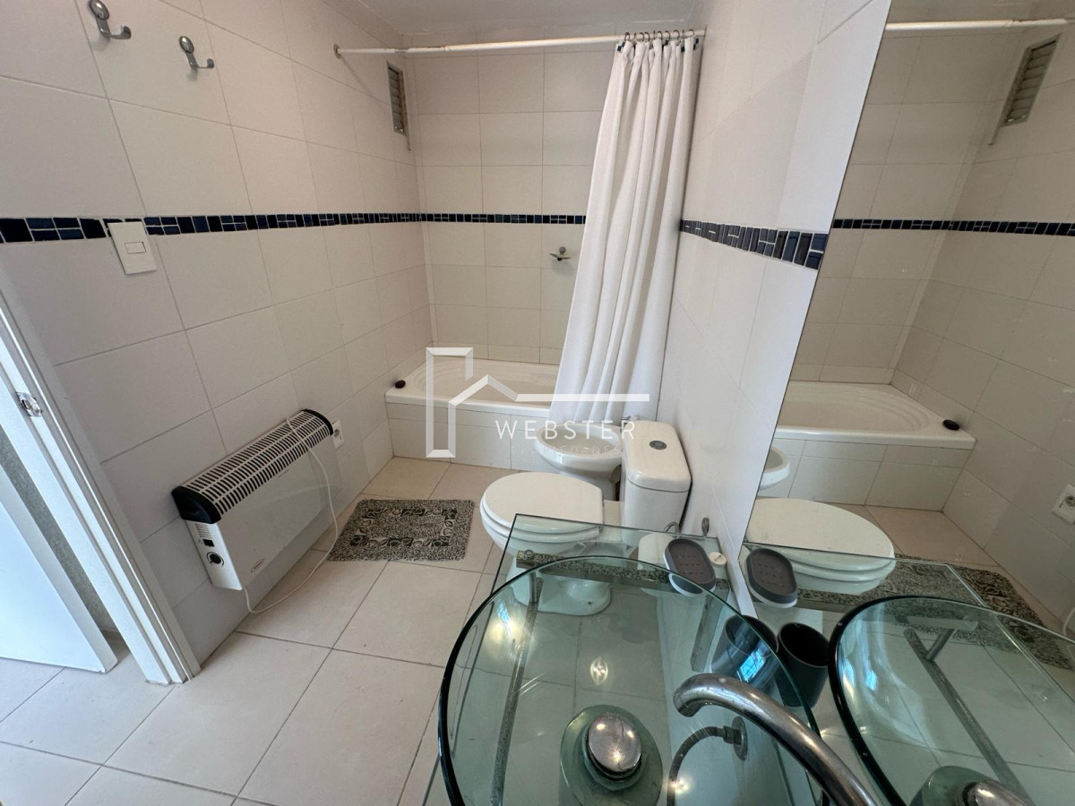 Apartamento ID.1607 - Departamento en primera linea playa brava, 2 dormitorios y medio.