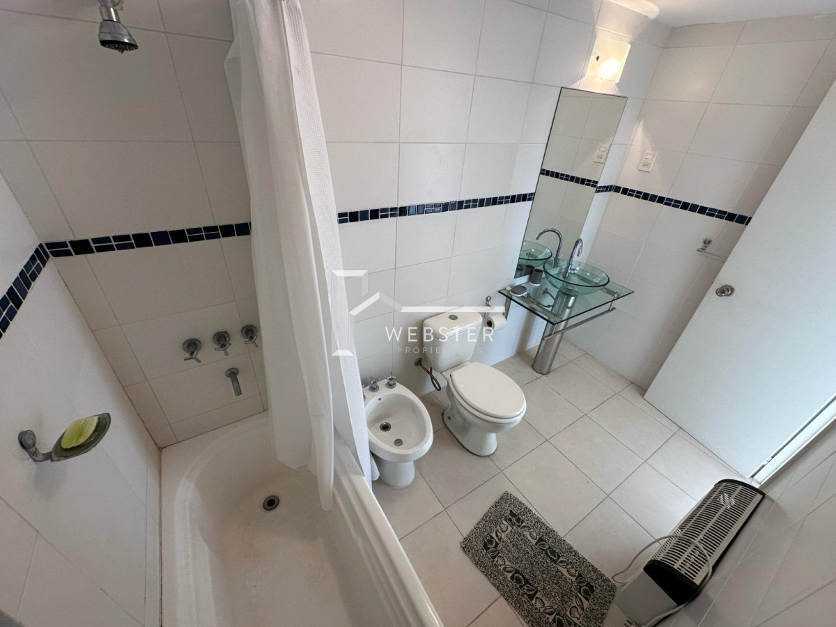 Apartamento ID.1607 - Departamento en primera linea playa brava, 2 dormitorios y medio.