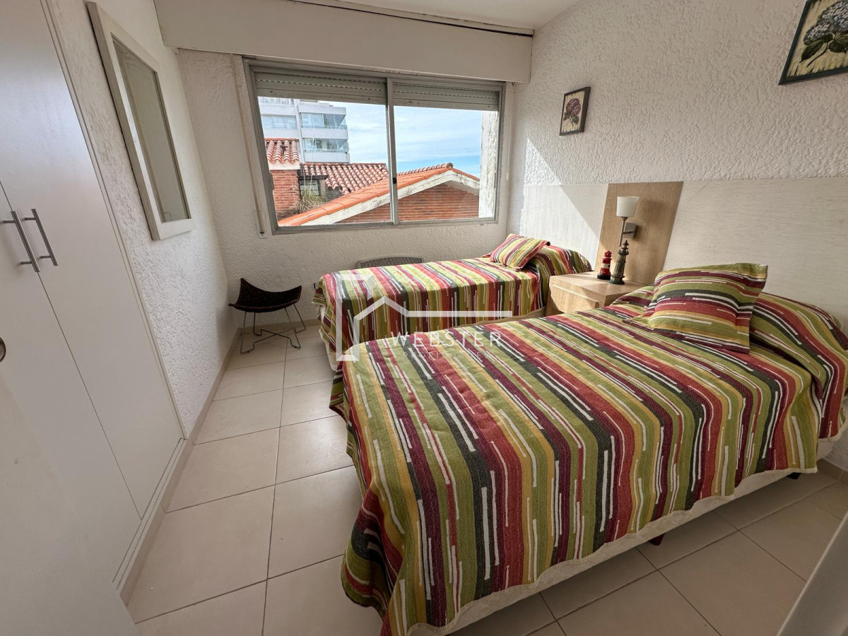 Apartamento ID.1607 - Departamento en primera linea playa brava, 2 dormitorios y medio.