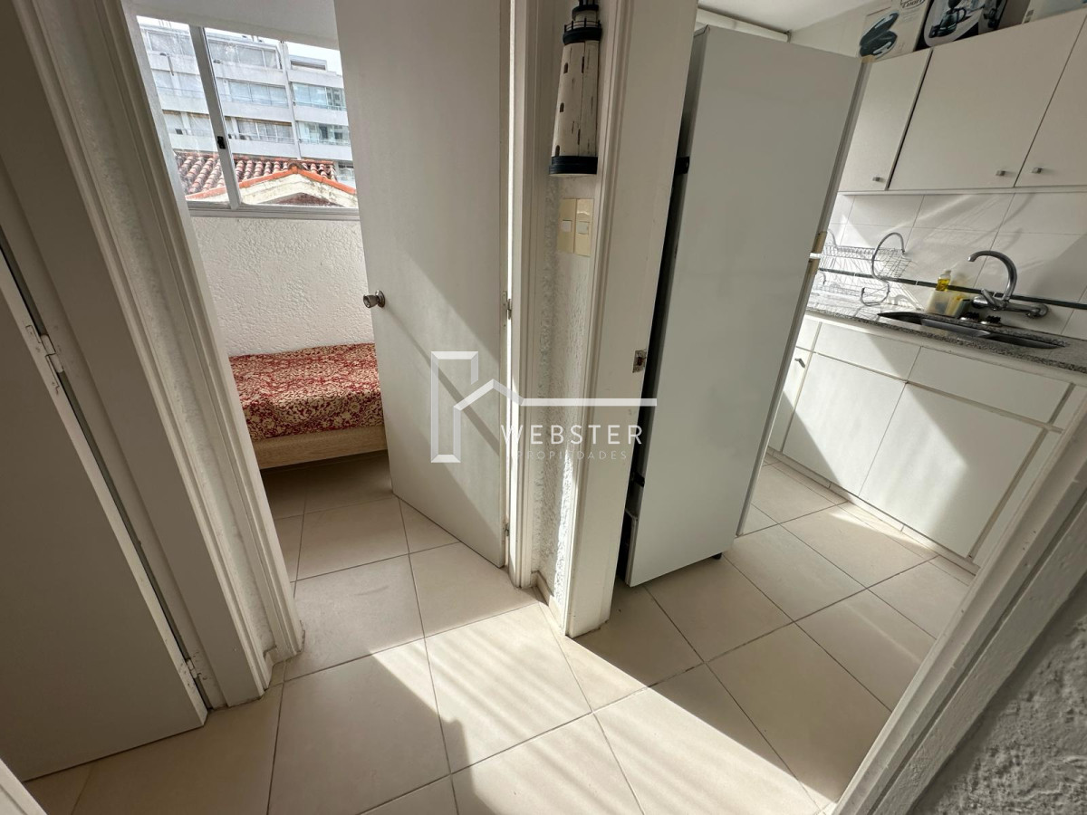 Apartamento ID.1607 - Departamento en primera linea playa brava, 2 dormitorios y medio.