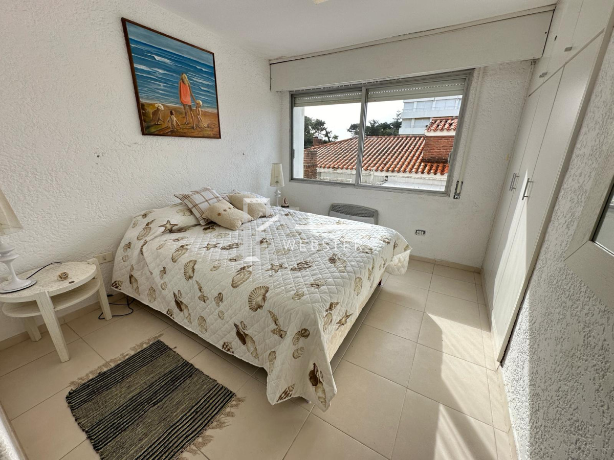 Apartamento ID.1607 - Departamento en primera linea playa brava, 2 dormitorios y medio.