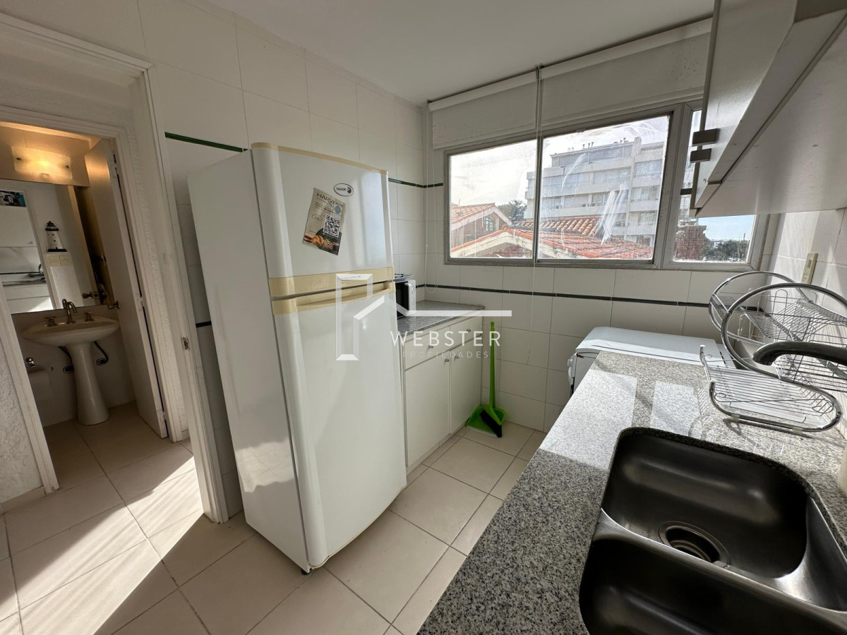 Apartamento ID.1607 - Departamento en primera linea playa brava, 2 dormitorios y medio.