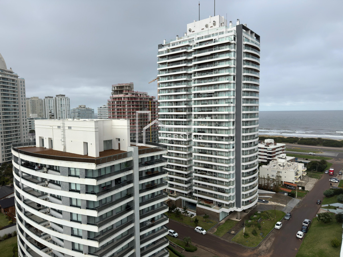 Apartamento ID.2203 - Departamento en venta, a pasos de la playa brava, Punta del este.