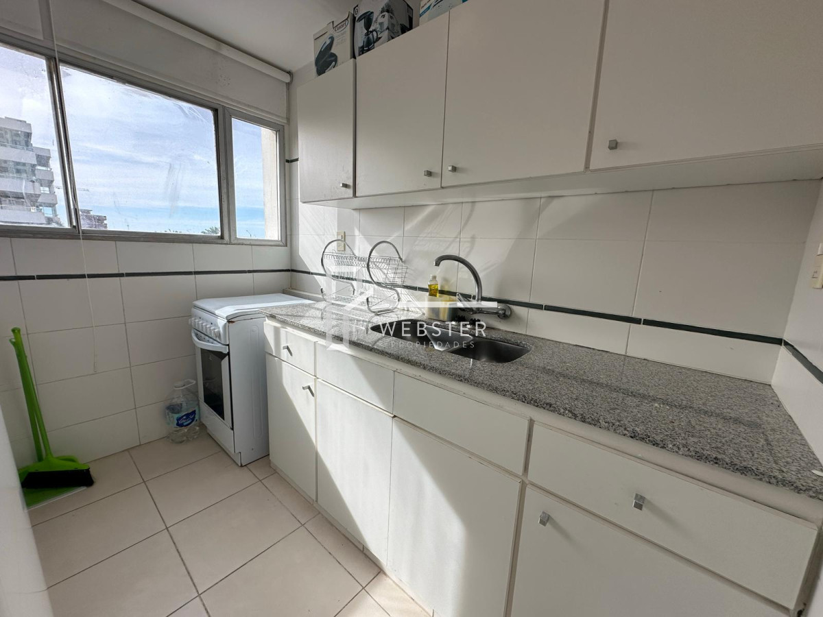 Apartamento ID.1607 - Departamento en primera linea playa brava, 2 dormitorios y medio.