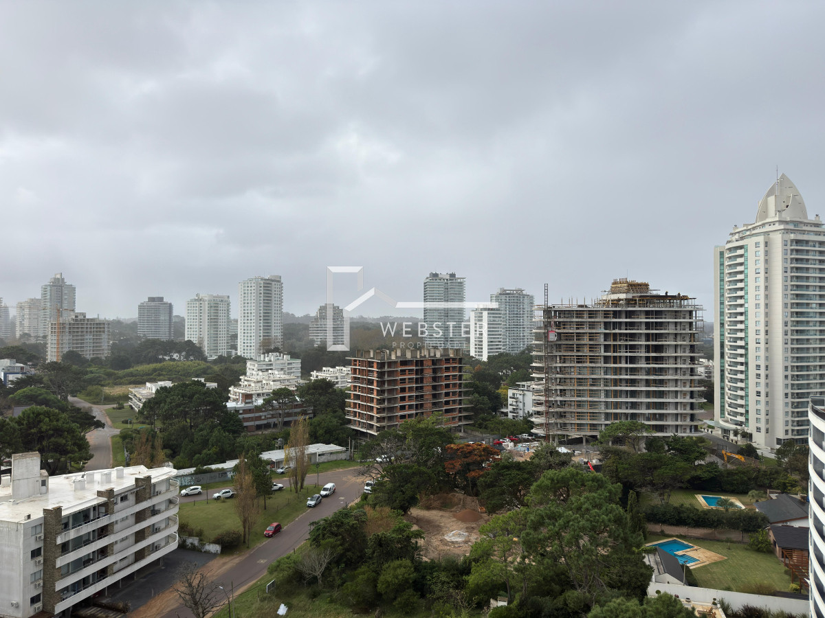 Apartamento ID.2203 - Departamento en venta, a pasos de la playa brava, Punta del este.