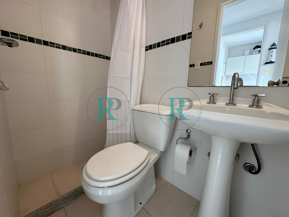 Apartamento ID.1988 - Departamento en primera linea playa brava, 2 dormitorios y medio.