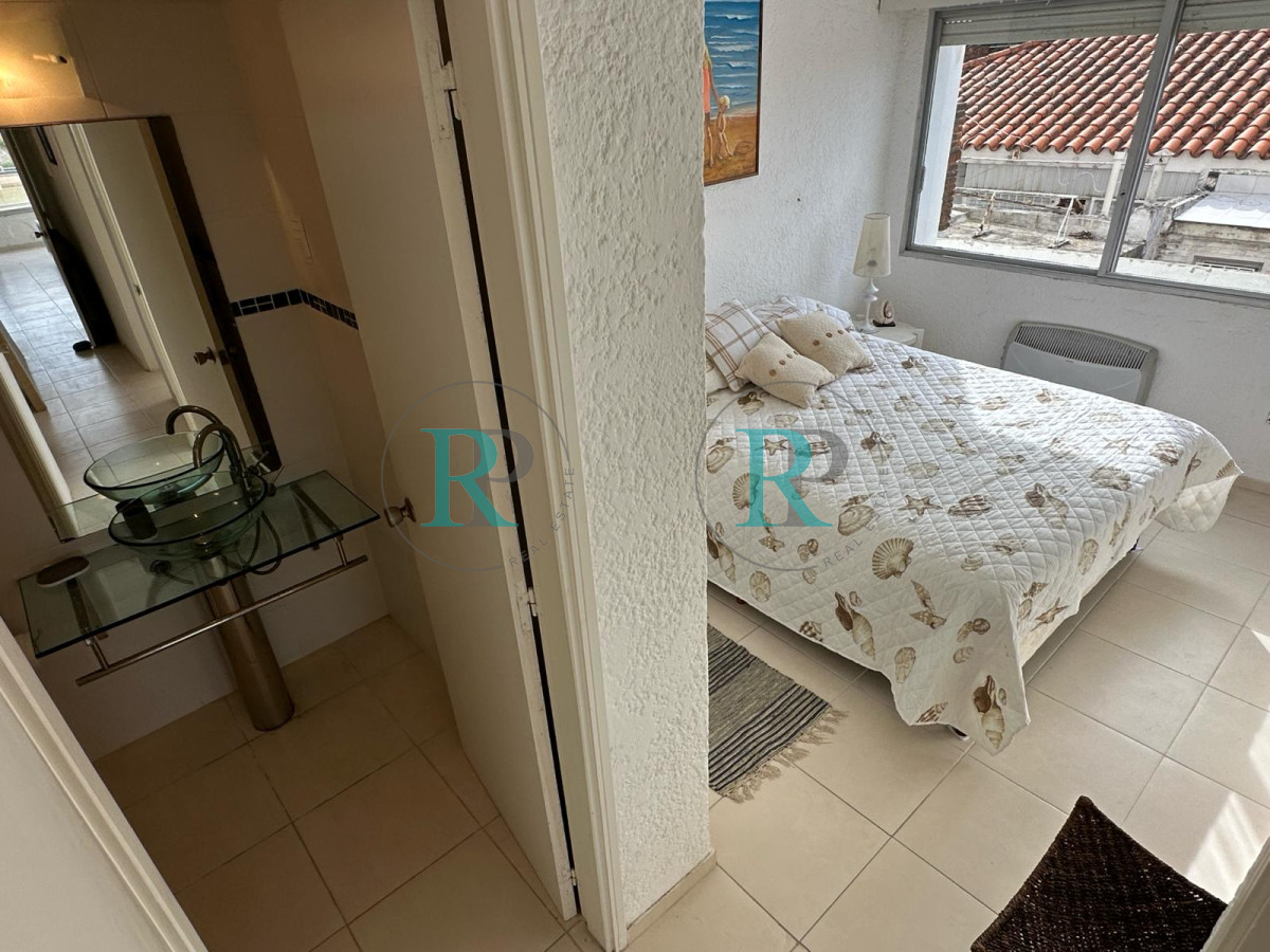 Apartamento ID.1988 - Departamento en primera linea playa brava, 2 dormitorios y medio.
