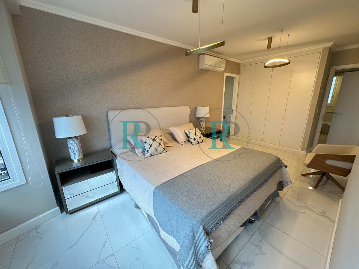 Apartamento ID.2527 - Alquiler temporada 2026, en primera linea, playa mansa, Edificio de Categoria.