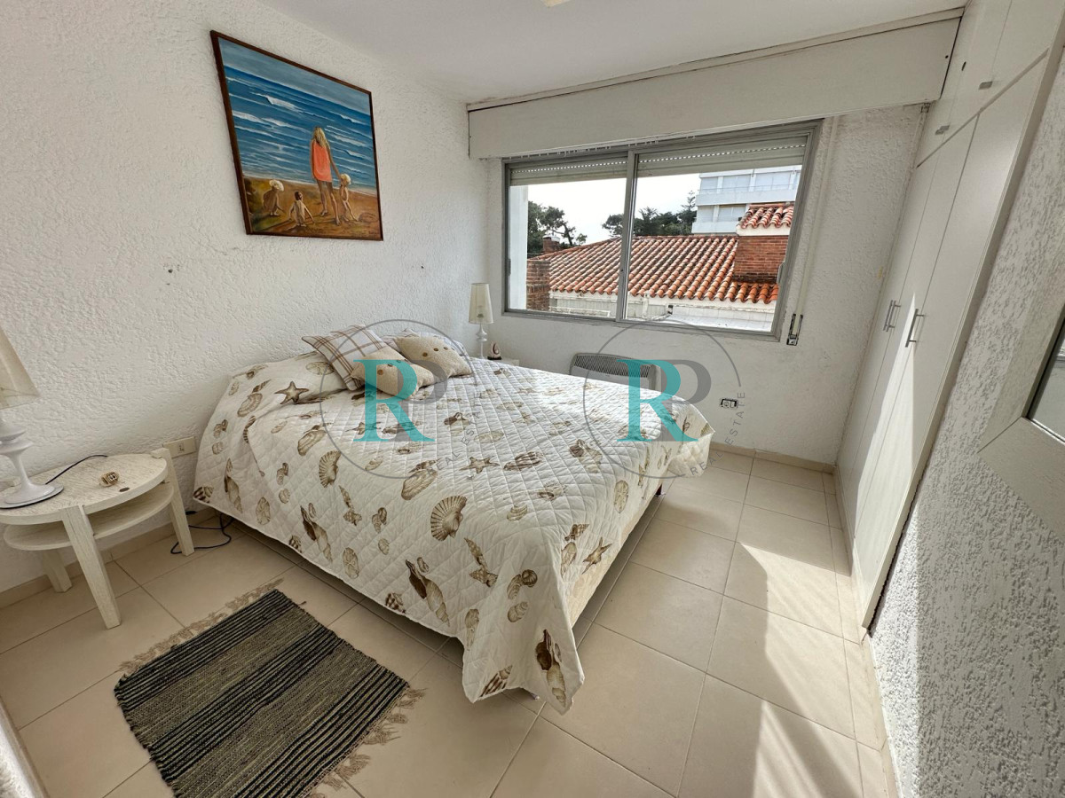 Apartamento ID.1988 - Departamento en primera linea playa brava, 2 dormitorios y medio.