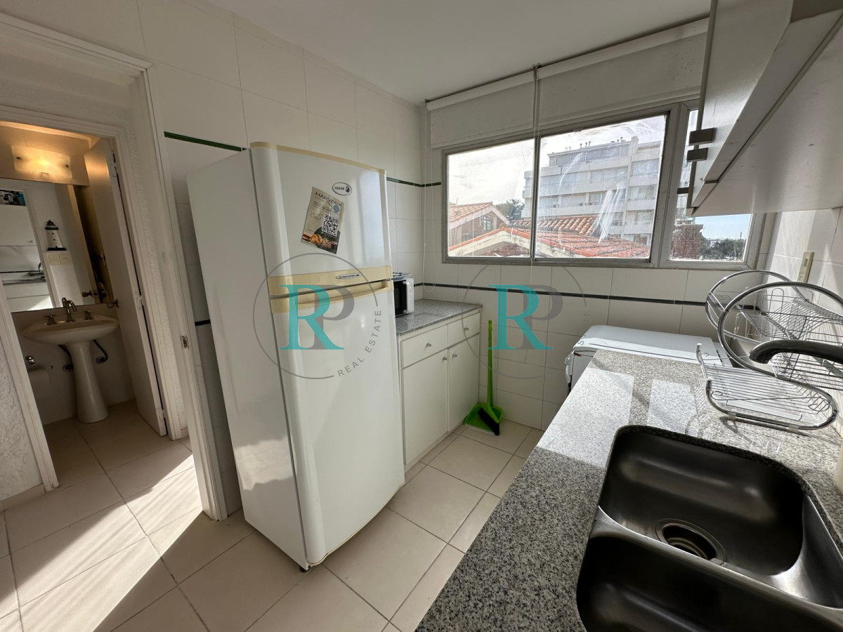 Apartamento ID.1988 - Departamento en primera linea playa brava, 2 dormitorios y medio.