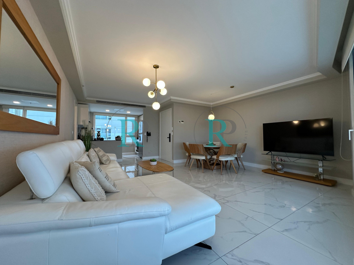 Apartamento ID.2527 - Alquiler temporada 2026, en primera linea, playa mansa, Edificio de Categoria.