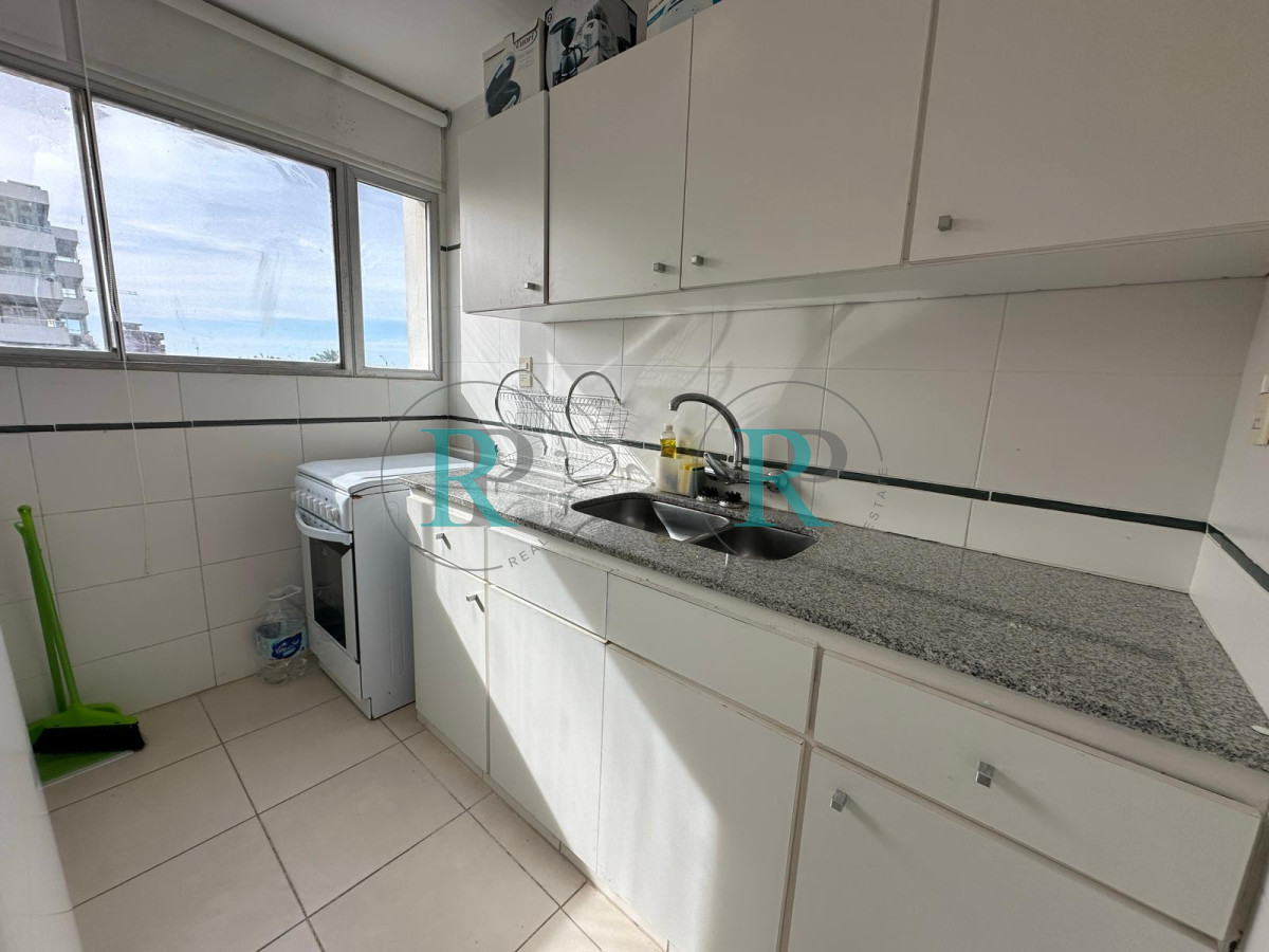 Apartamento ID.1988 - Departamento en primera linea playa brava, 2 dormitorios y medio.