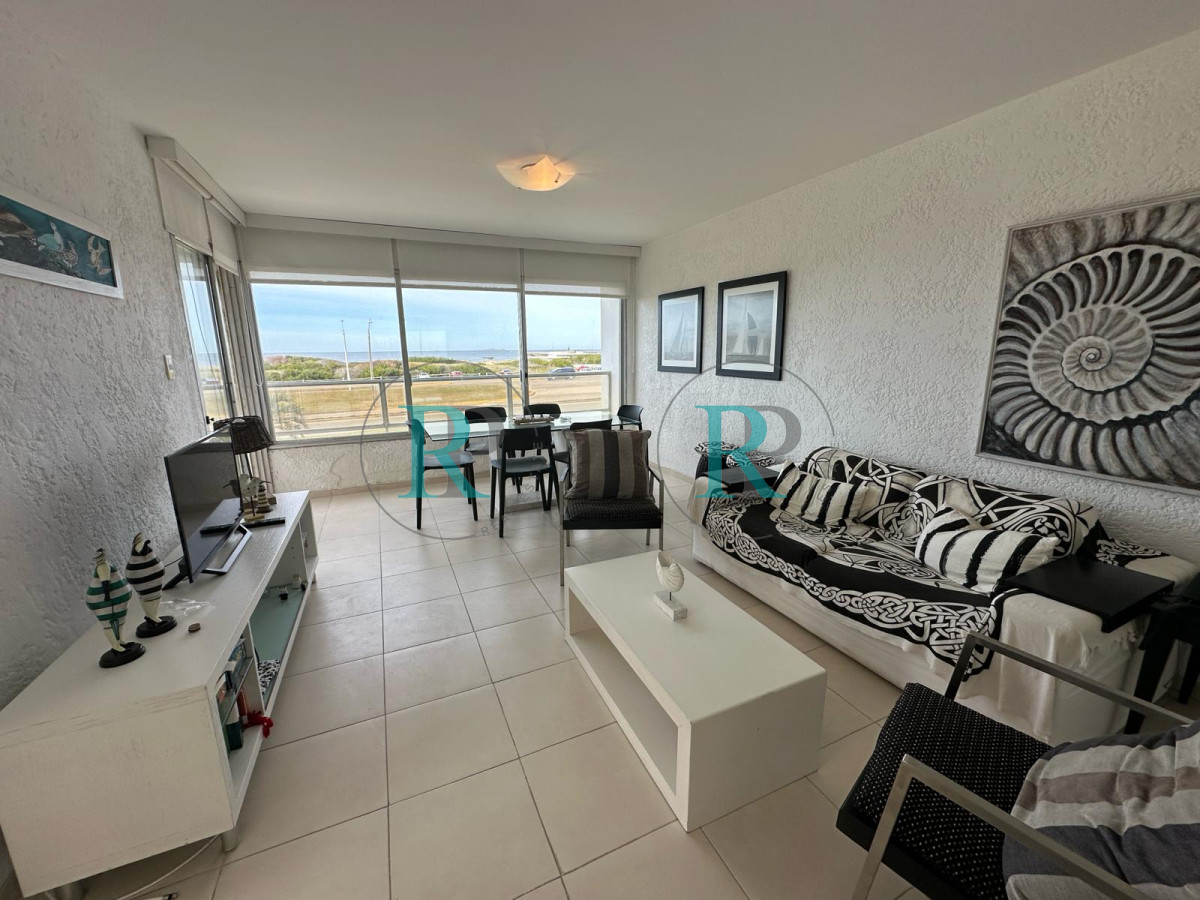 Apartamento ID.1988 - Departamento en primera linea playa brava, 2 dormitorios y medio.
