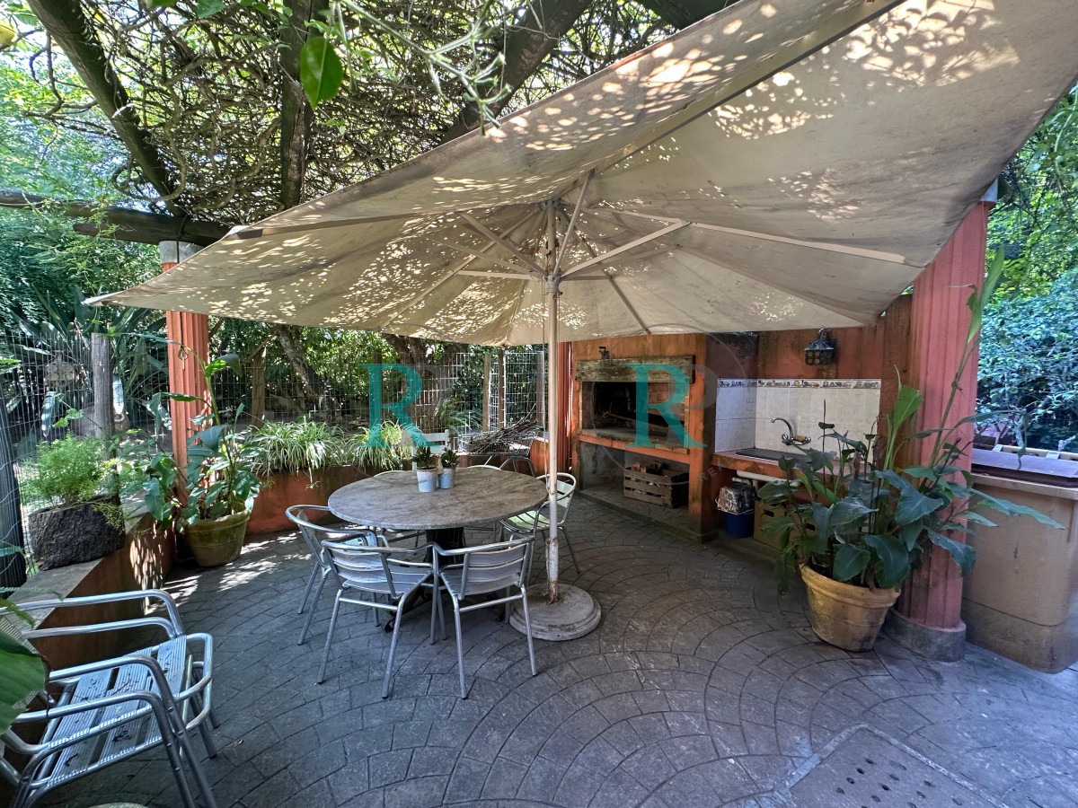 Casa ID.2459 - Gran propiedad en VENTA, Punta del Este.