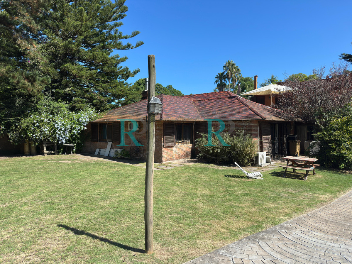 Casa ID.2459 - Gran propiedad en VENTA, Punta del Este.