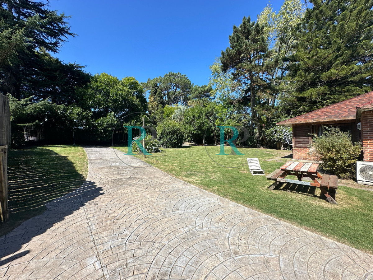 Casa ID.2459 - Gran propiedad en VENTA, Punta del Este.