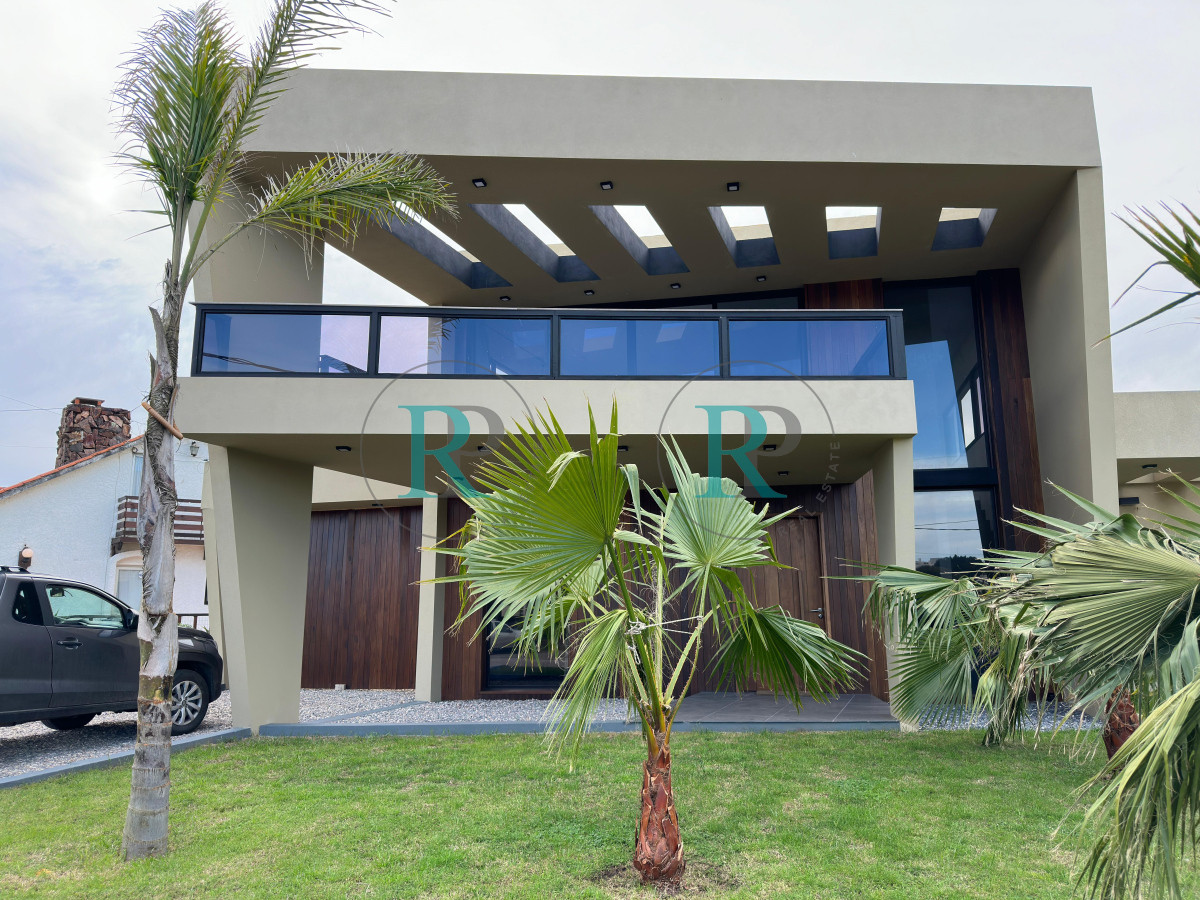 Casa ID.2148 - Hermosa casa en alquiler temporal, Pinares, punta del este.