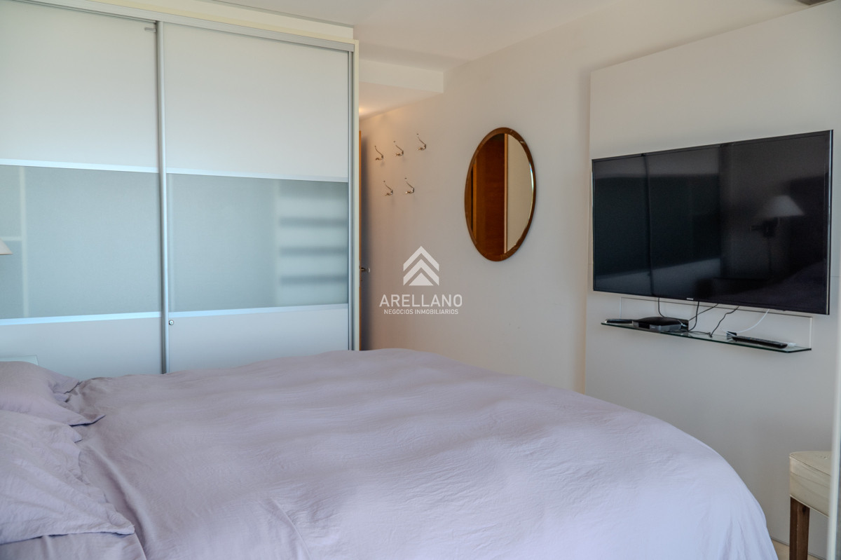 Apartamento ID.4549 - Venta apartamento 2 dormitorios hermosa vista al mar, piso alto.