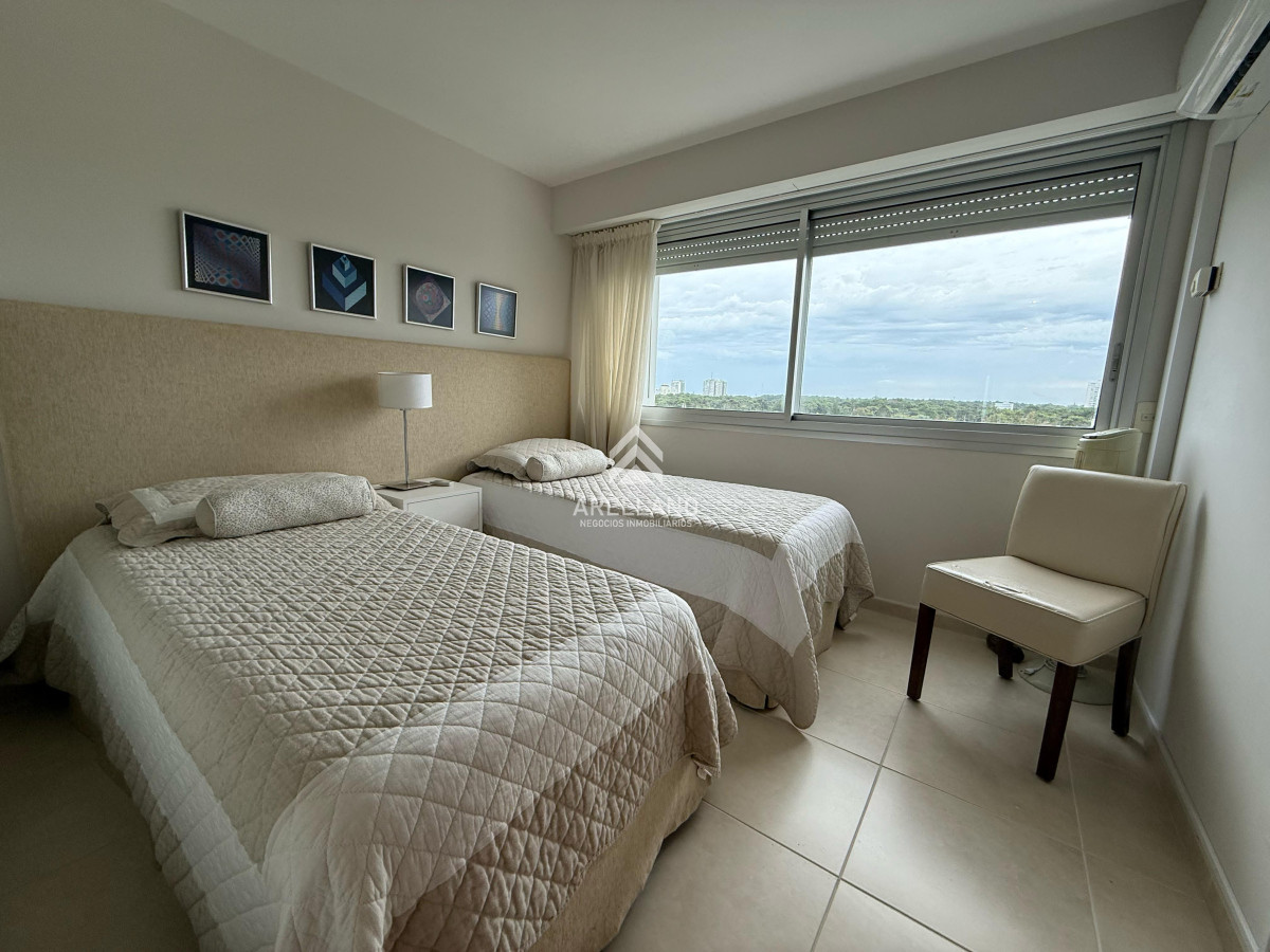 Apartamento ID.4549 - Venta apartamento 2 dormitorios hermosa vista al mar, piso alto.
