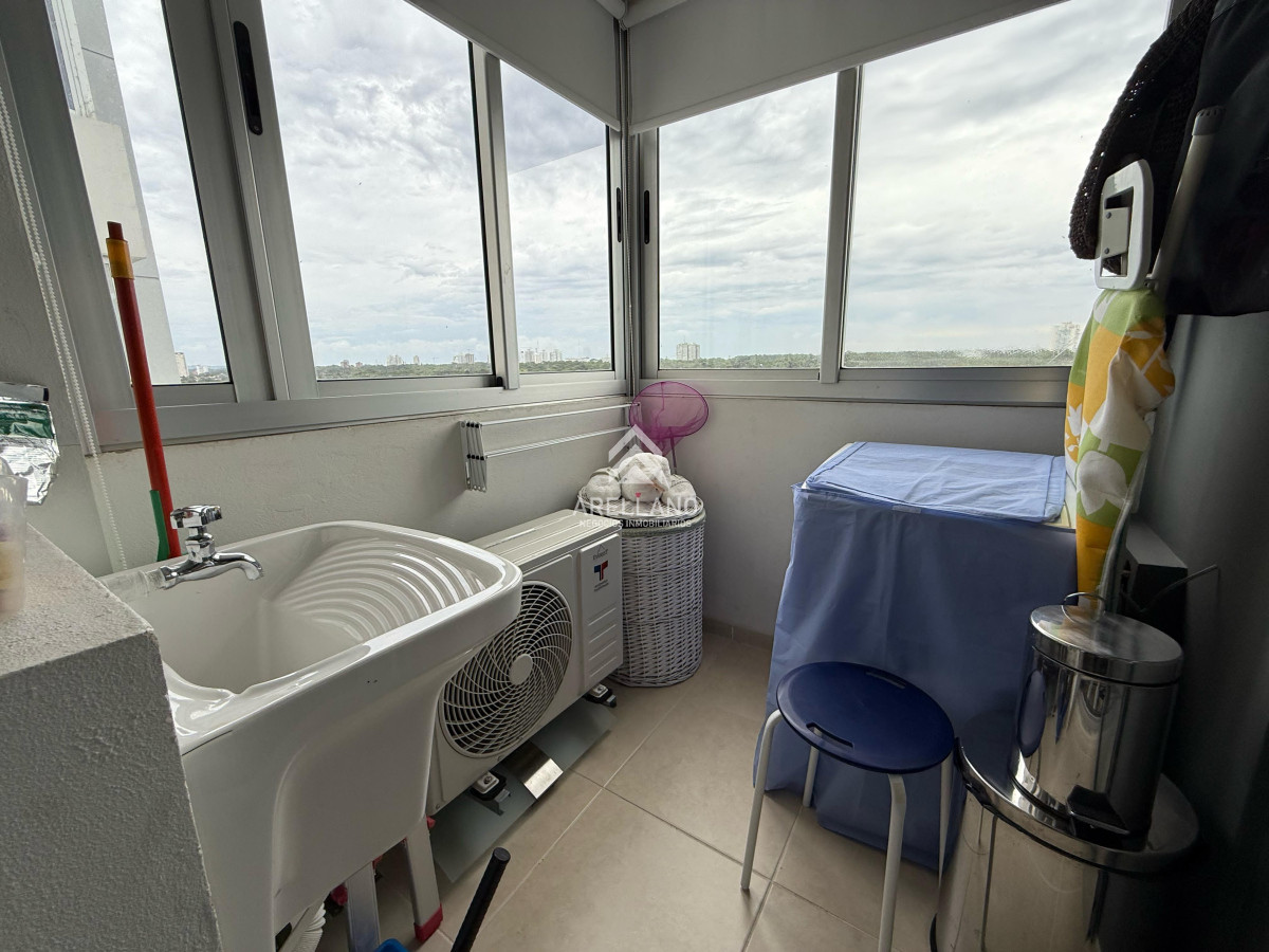 Apartamento ID.4549 - Venta apartamento 2 dormitorios hermosa vista al mar, piso alto.