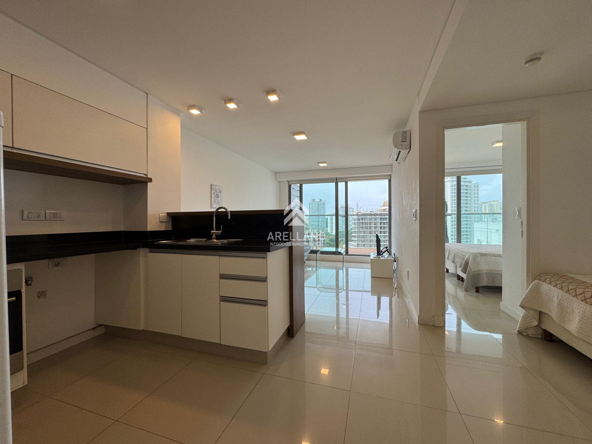 Apartamento ID.4733 - Venta apartamento 1 dormitorios y medio, a pasos de la playa brava, Punta del este.