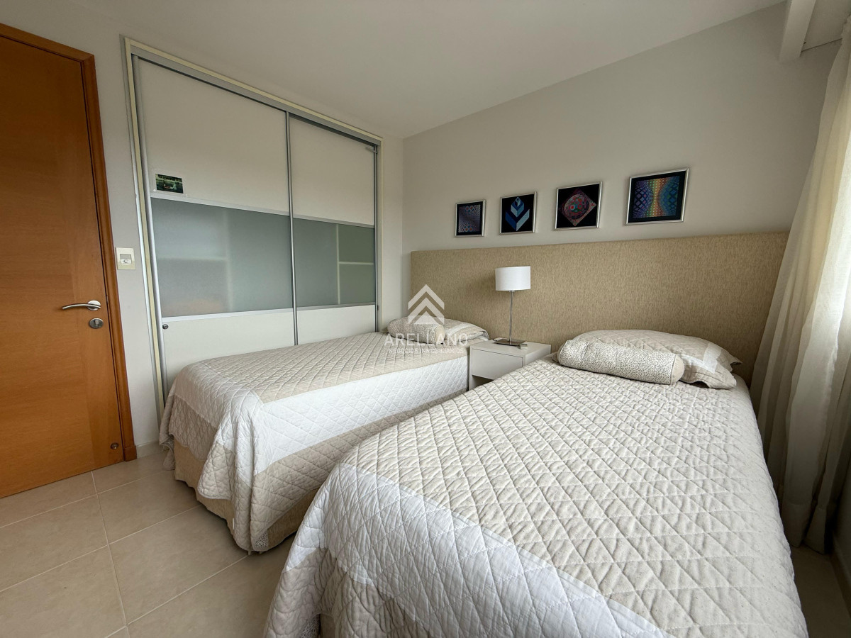 Apartamento ID.4549 - Venta apartamento 2 dormitorios hermosa vista al mar, piso alto.