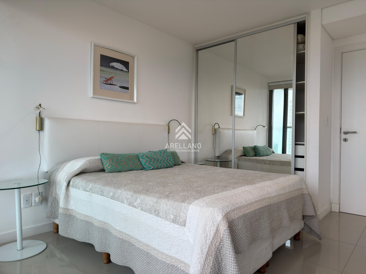 Apartamento ID.4733 - Venta apartamento 1 dormitorios y medio, a pasos de la playa brava, Punta del este.