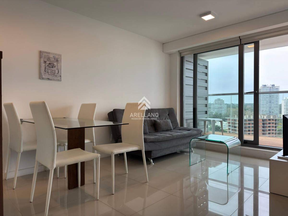 Apartamento ID.4733 - Venta apartamento 1 dormitorios y medio, a pasos de la playa brava, Punta del este.