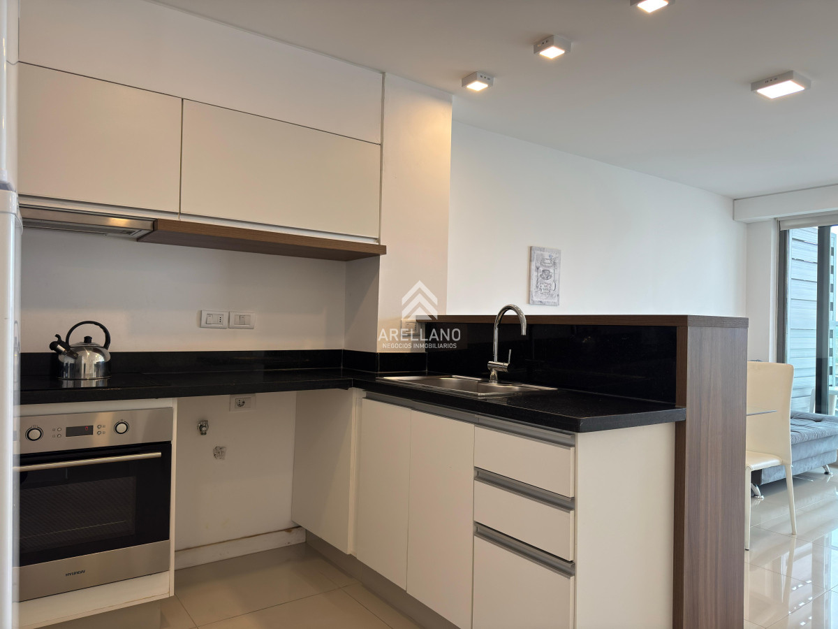 Apartamento ID.4733 - Venta apartamento 1 dormitorios y medio, a pasos de la playa brava, Punta del este.