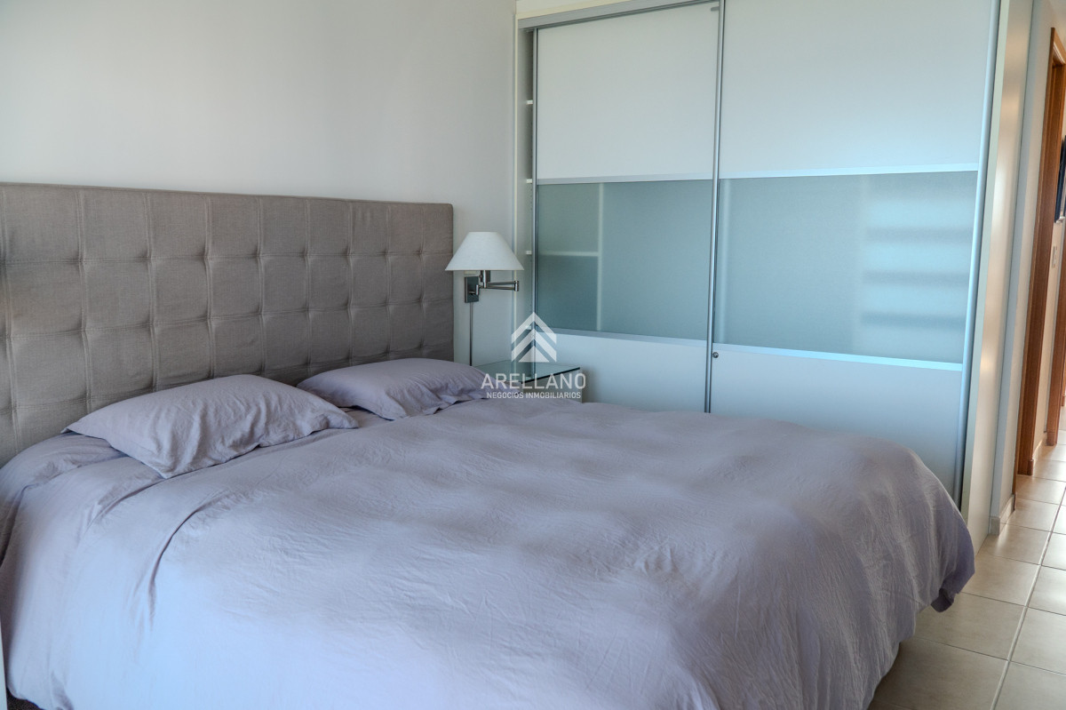 Apartamento ID.4549 - Venta apartamento 2 dormitorios hermosa vista al mar, piso alto.
