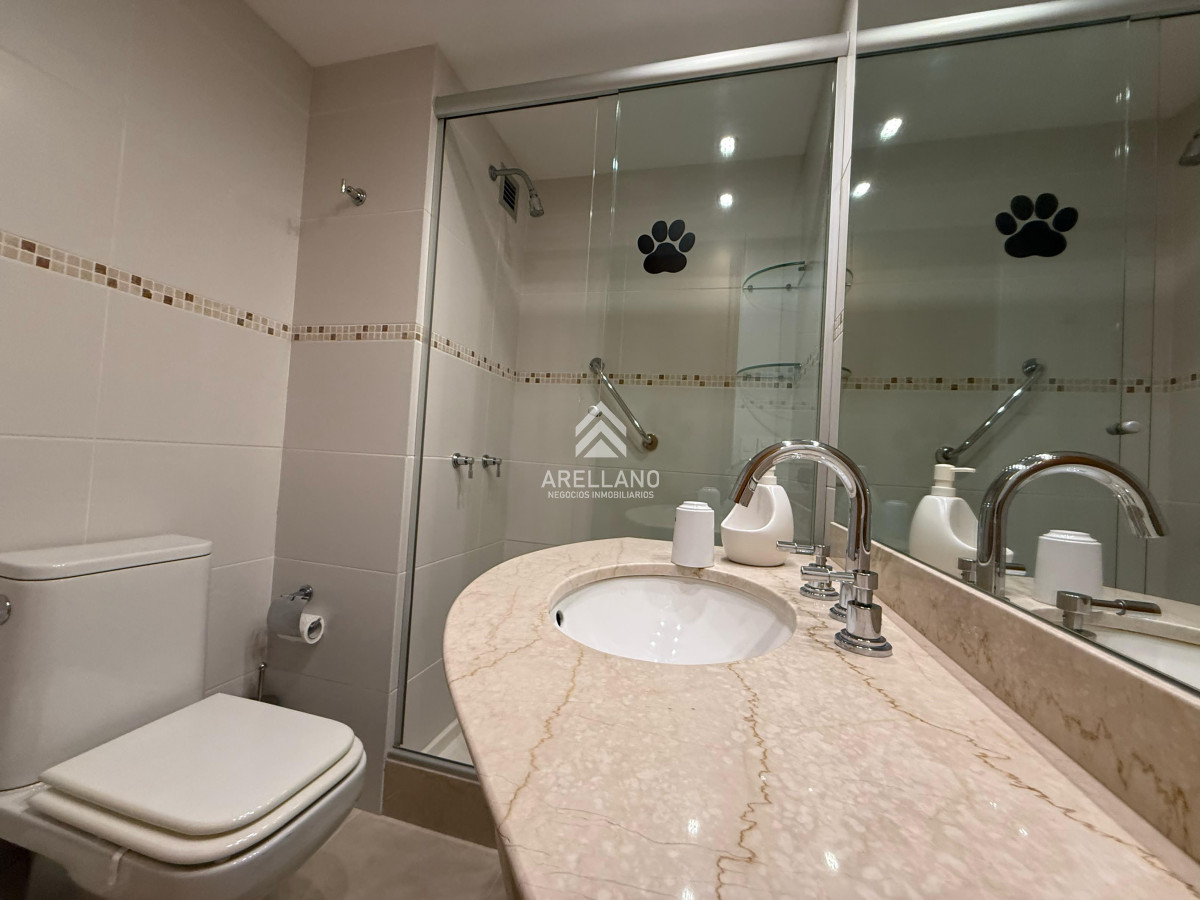 Apartamento ID.4549 - Venta apartamento 2 dormitorios hermosa vista al mar, piso alto.