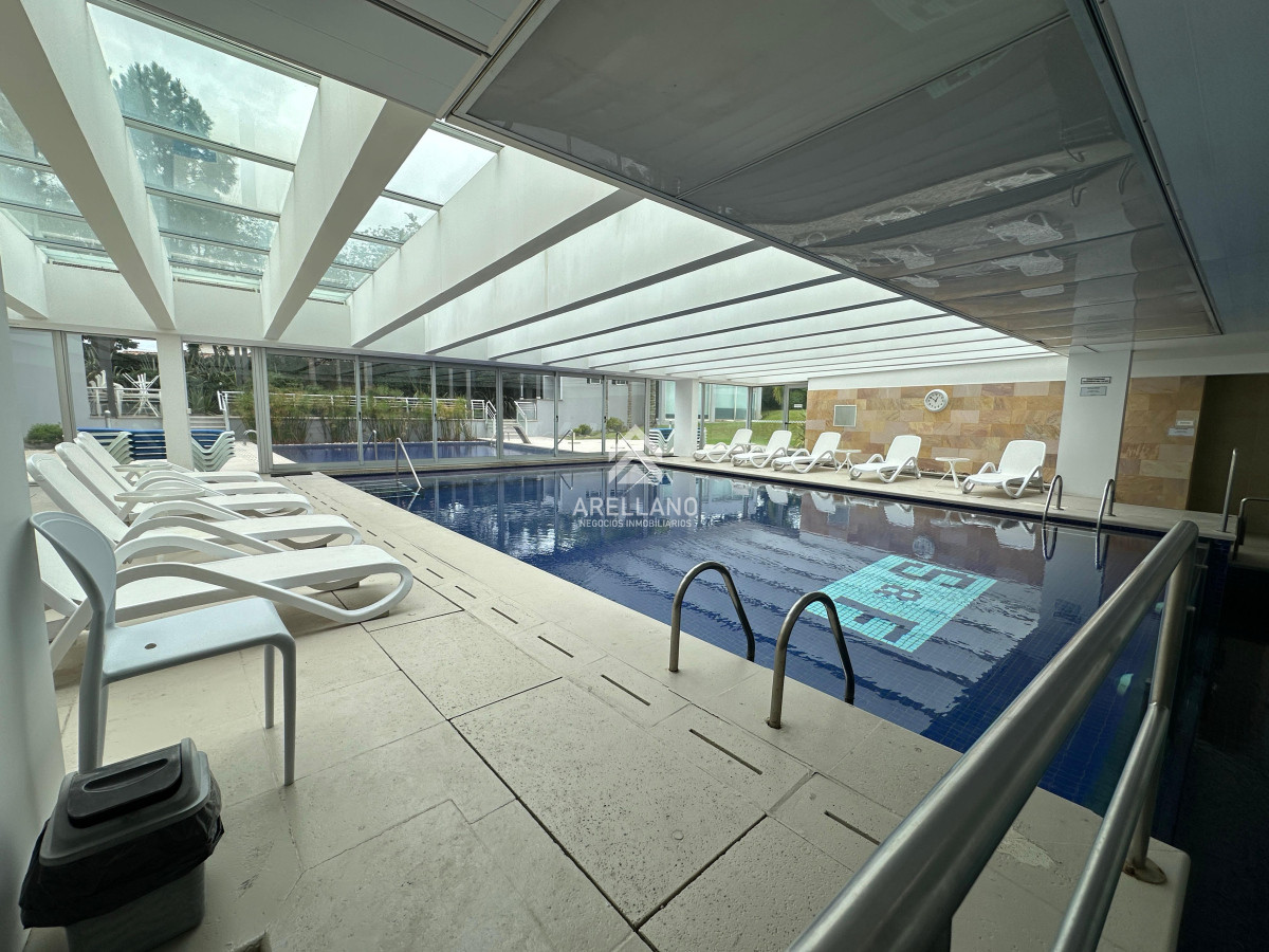 Apartamento ID.4549 - Venta apartamento 2 dormitorios hermosa vista al mar, piso alto.