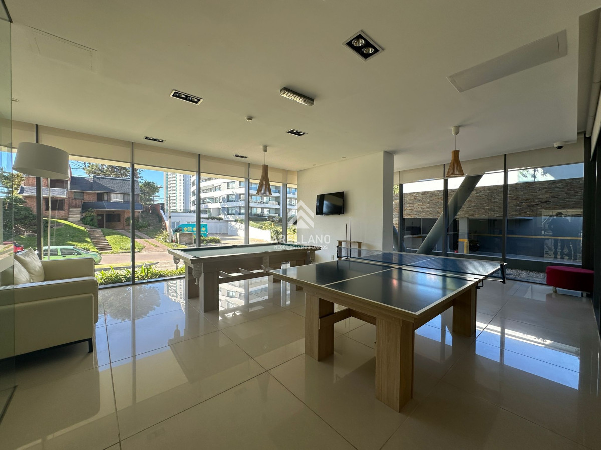 Apartamento ID.4733 - Venta apartamento 1 dormitorios y medio, a pasos de la playa brava, Punta del este.