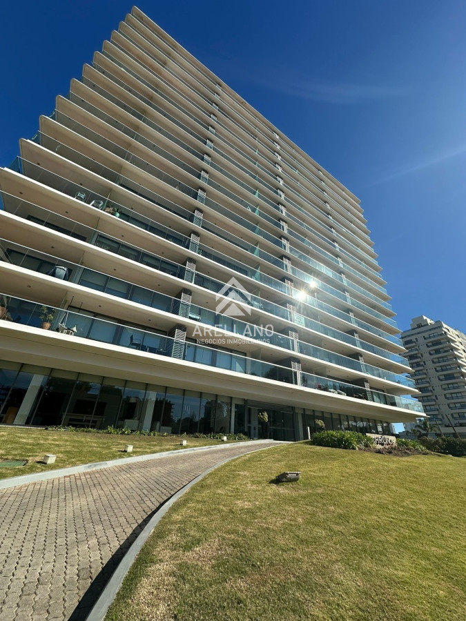 Apartamento ID.4733 - Venta apartamento 1 dormitorios y medio, a pasos de la playa brava, Punta del este.