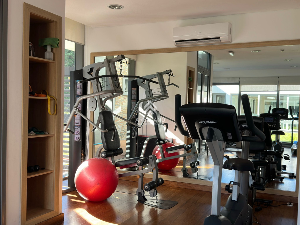 Apartamento ID.4733 - Venta apartamento 1 dormitorios y medio, a pasos de la playa brava, Punta del este.