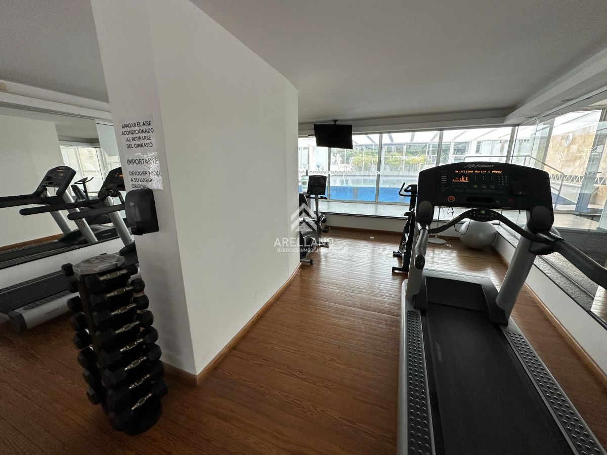 Apartamento ID.4549 - Venta apartamento 2 dormitorios hermosa vista al mar, piso alto.