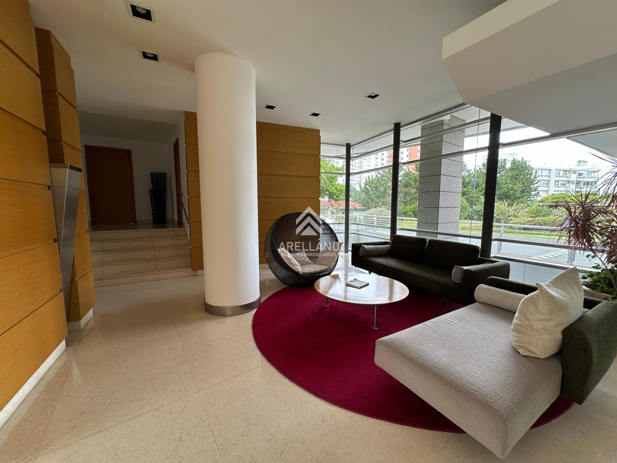 Apartamento ID.4549 - Venta apartamento 2 dormitorios hermosa vista al mar, piso alto.