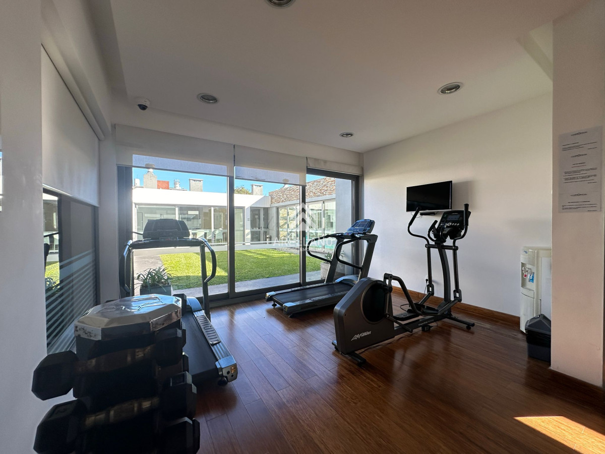 Apartamento ID.4733 - Venta apartamento 1 dormitorios y medio, a pasos de la playa brava, Punta del este.