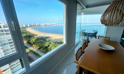 Excelente apto en venta, primera Linea de la playa mansa.